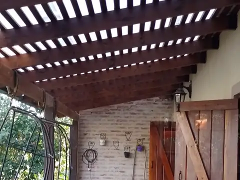 CASA EL RODEO VIVIENDA PERMANENTE PERMUTA LA PLATA