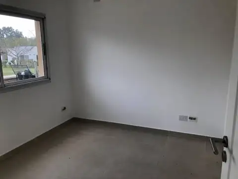 Pilar del Este Santa Guadalupe al 100