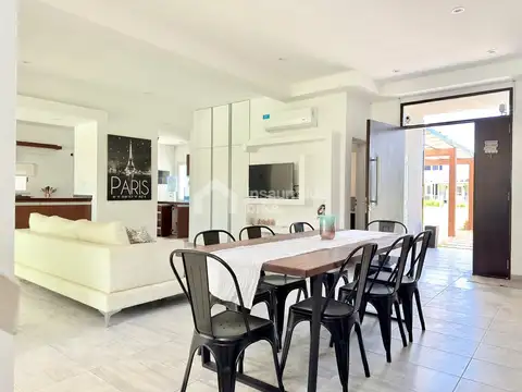 Casa en Venta con 6 cocheras