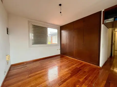 Casa 6 ambientes con 3 baños