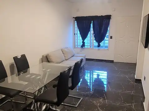 Departamento de 2 ambientes con patio y cochera 