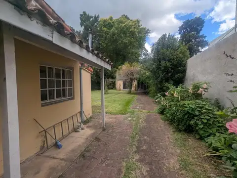 Casa en venta - 3 Dormitorios 2 Baños - Manuel B. Gonnet