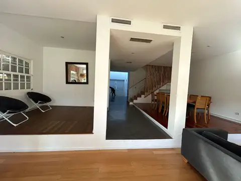 Casa en Venta con 3 cocheras