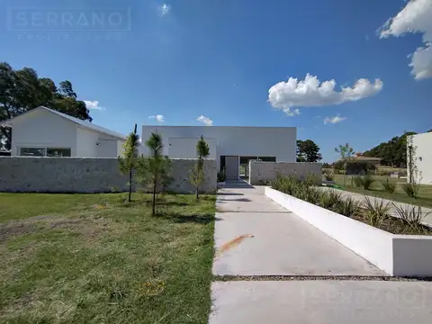 Venta. Casa A Estrenar. Sobre Lote de 1532 M2. Pinares Country Club