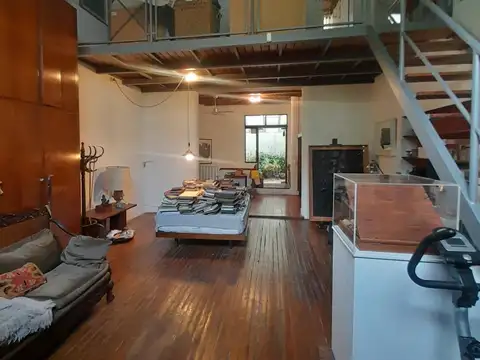 PH de 160m2 con patio y entra independiente.