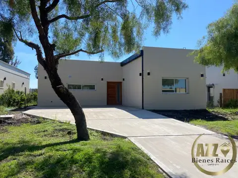 Barrio Santa Emilia, Pilar del Este 100