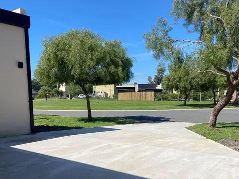 Casa en Venta en Countries y Barrios Cerrados en Pilar, USD 165.000