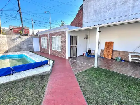 Venta  Casa 4 ambientes con pileta en La Tablada