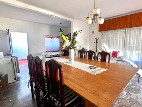 Venta  Casa 4 ambientes con pileta en La Tablada