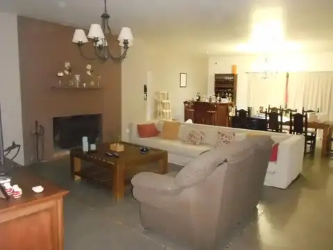 House - Barrio Parque Leloir