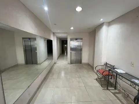 EXCELENTE DEPARTAMENTO 2 AMBIENTES CON COCHERA 