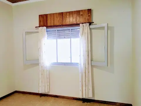 VENTA CASA 2 DORMITORIOS C/GARAGE-CAPITAN BERMUDEZ