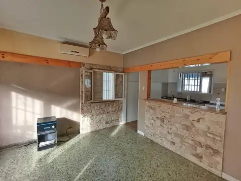 Casa 3 ambientes con 1 baño