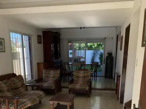 Casa 5 ambientes con 2 baños