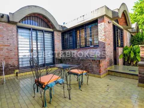 Casa en Venta con 4 cocheras