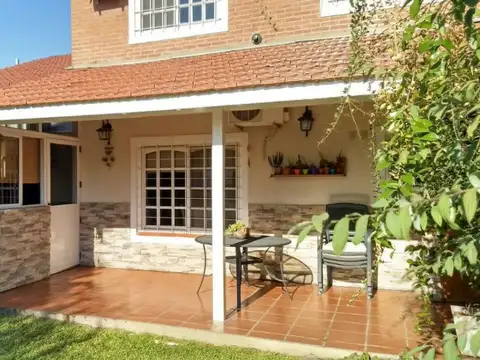 Casa 5 ambientes con 2 baños
