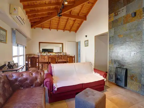 Depto Tipo Casa 4 ambientes con 3 baños