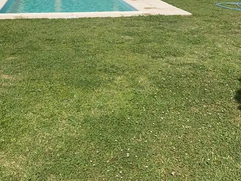 Venta Casa 2 dormitorios con pileta - Funes Town