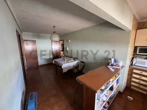 Venta galpón apto cochera c/casa de tres ambientes