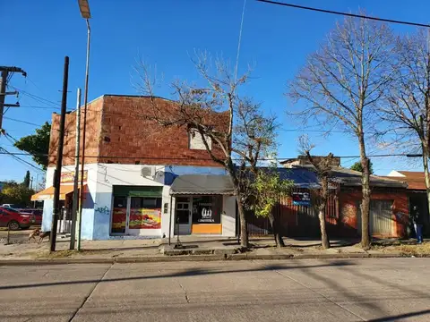 Casa en venta - 1 Dormitorio 1 Baño 1 Local 1 Deposito - 360Mts2 - Lomas de Zamora