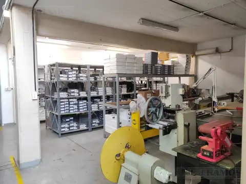 Galpon en Venta 32  mts Fondo