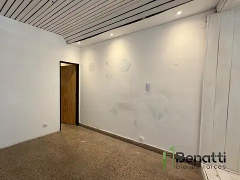 Local en alquiler con vidriera en zona céntrica Ciudadela