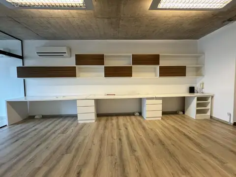 Oficina en Alquiler con 1 cochera