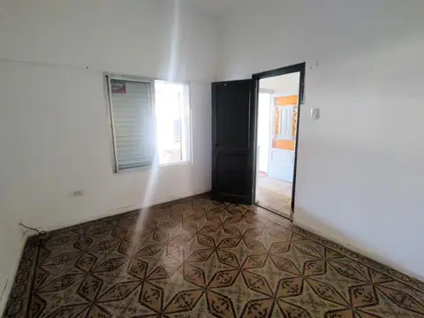 Casa 5 ambientes con 1 baño