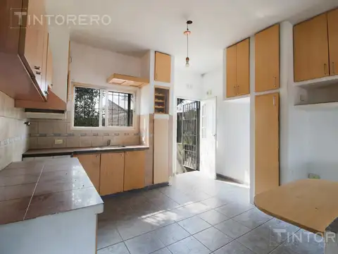 PH en venta de 4 ambientes con cochera y patio privado en Hurlingham