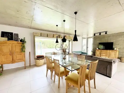 Casa 4 ambientes con 3 baños