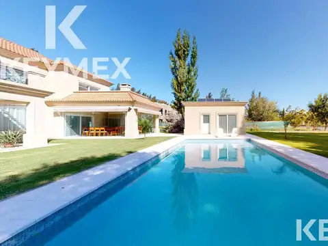 Casa 9 ambientes con 5 baños