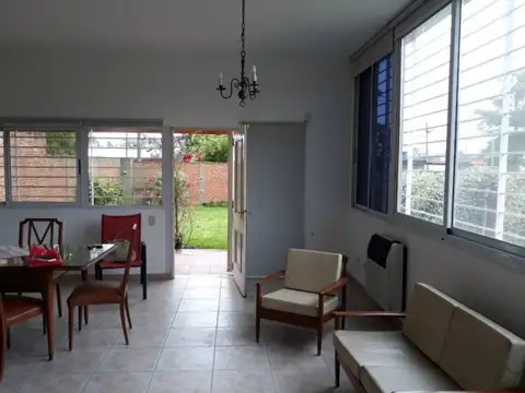 Casa 2 ambientes con 1 baño