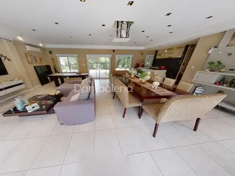 Casa 6 ambientes con 8 baños