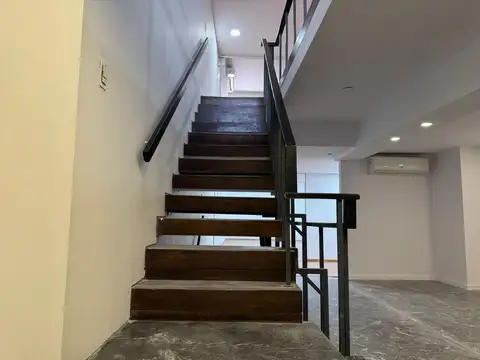 ALQUILER ! INCREIBLE OFICINA PREMIUM DE 3 PLANTAS!