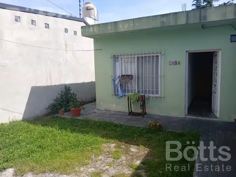 Casa 3 ambientes con 1 baño