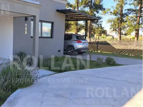 Moderna casa de 5 amb EN VENTA  MASCHWITZ 