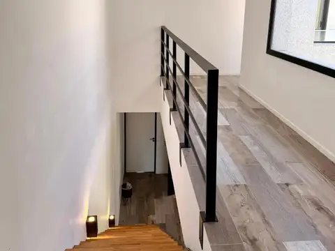 Casa 5 ambientes con 4 baños