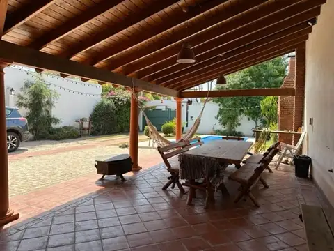 Casa 5 ambientes con 2 baños