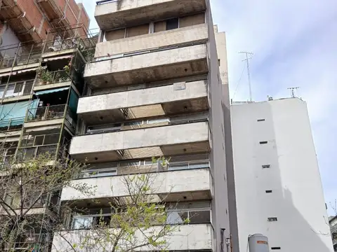 Venta Amplio Monoambiente En Parque Chacabuco Con Balcón