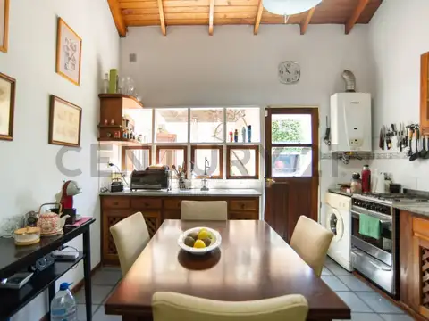 Casa 6 ambientes con 2 baños