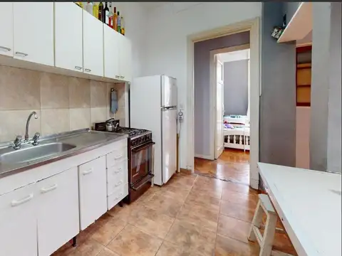 Carlos Calvo e/ Solís y Virrey Cevallos al 1600