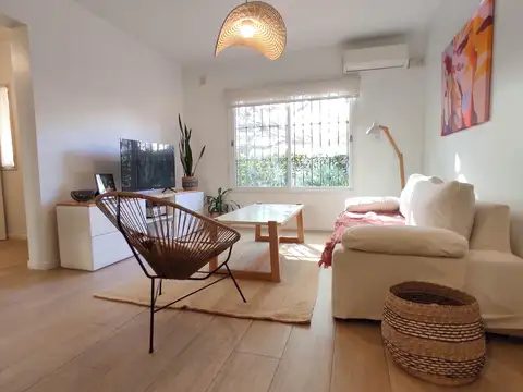 Las Lomas - Impecable PH con Jardín, Galería con Parrilla y Cochera