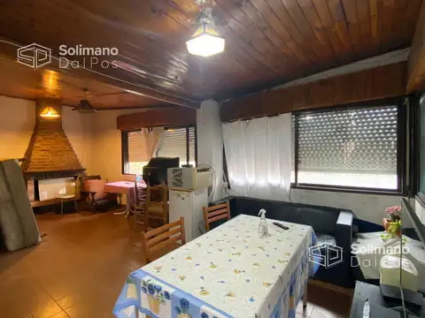 Venta en Block 2 locales + 2 deptos en Acassuso