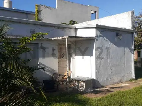 Casa a reciclar en venta 132 58 y 59