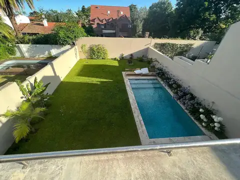 Moderna y luminosa casa con piscina en alquiler temporario en el mejor sector de Martínez.