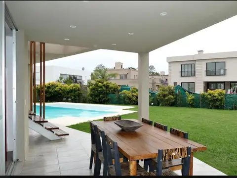 Casa en Alquiler Temporal con 1 cochera