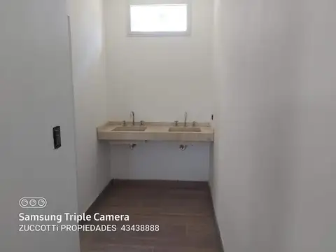 Casa en Venta con 3 cocheras