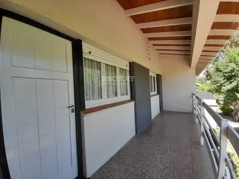 EXCELENTE DEPARTAMENTO DE 2 AMBIENTES, TODOS LOS SERVICIOS