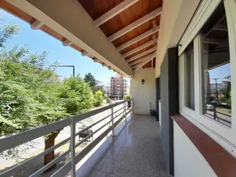 AVENIDA 2 ENTRE PASEOS 108 Y 109