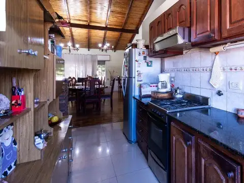 VENTA CASA 2 DORMI CON PATIO VERDE